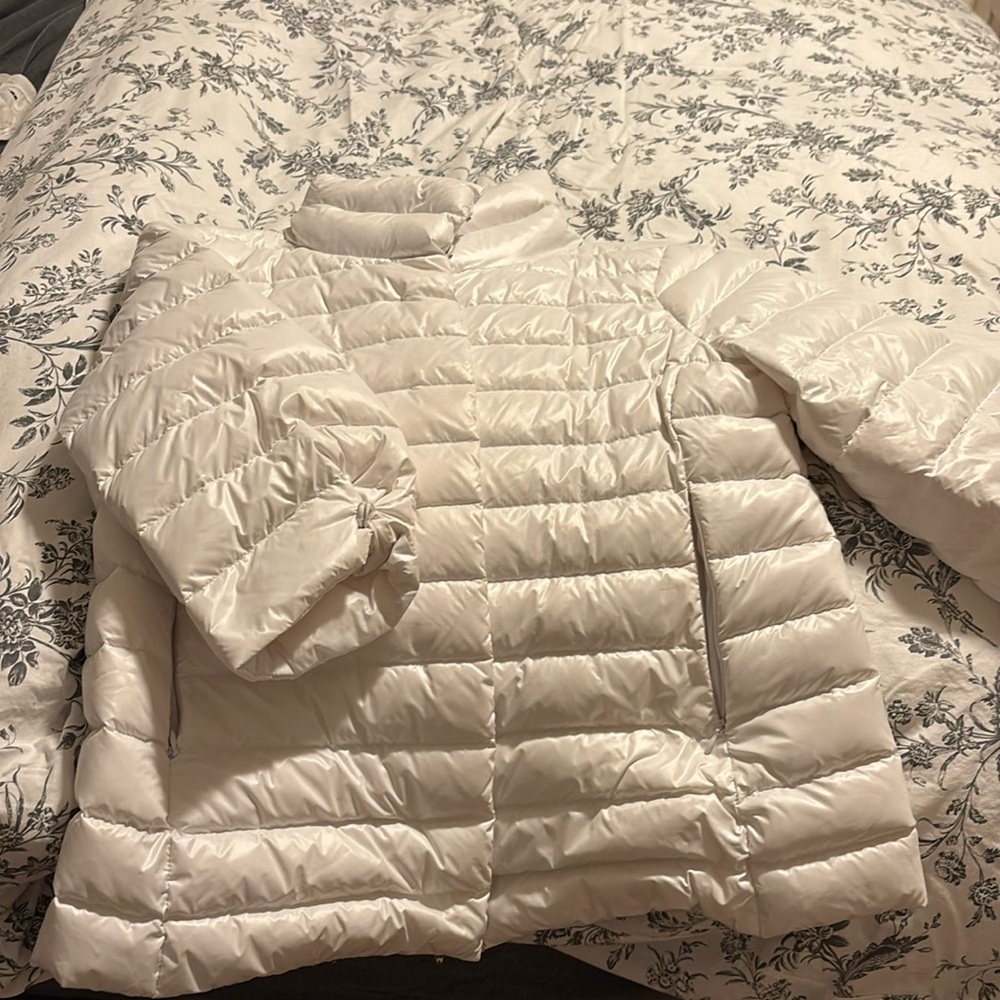 White puffer jacket with 3/4 sleeves.